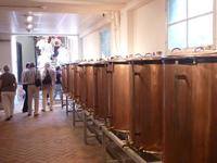 Anhand dieser Kessel können Sie erahnen, welch gewaltige Mengen Parfum bei Fragonard hergestellt werden.