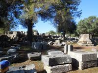 Blick auf die Ausgrabung des Zeus-Tempels