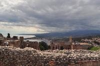 Teatro Greco Taormina mit Blick zum Ätna und Giardini-Naxos