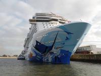 ... das größte Schiff das je in Hamburg angelegt hat