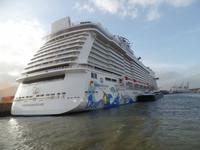 Schiff fährt unter der Flagge der Bahamas