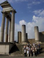 Vor dem Hafentempel im antiken Xanten