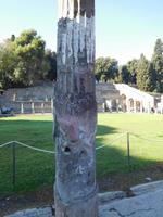 erhaltene Farbe an Säulen von Pompeji