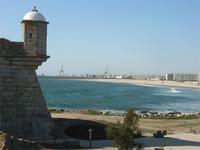 Blick vom Castelo zum Strand