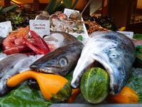 Fisch als Dekoration - Tapas essen in Barcelona