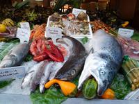 Fisch als Dekoration - Tapas essen in Barcelona