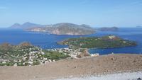 Gran Cratere - Blick nach Lipari und Salina (links hinten)