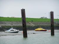 Bei Ebbe liegen die Boote auf Grund