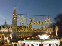 Auf dem Christkindelmarkt am Wiener Rathaus