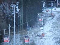 Mit der Kabinenbahn fahren wir nach oben