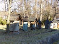 Historische Bienenstöcke im Walachischen Freilichtmuseum
