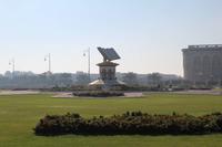 Koran in der Mitte eines Kreisverkehrs in Sharjah