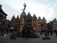 Brunnen mit Brabofigur