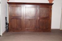 Ein originaler alter Schrank 