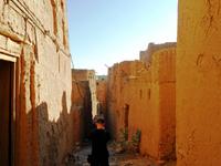 Spaziergang im Dorf Al Hamra