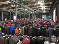 Ankunft der Koffer von der MSC Lirica im Hafen von Rio de Janeiro