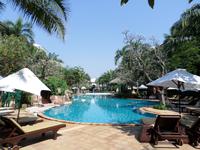 26.01.2016: Pattaya - Pool des Ravindra Beach Resort Hotels