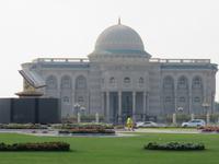 Dubai - Oman -  Ausflug nach Sharjah - Koran-Denkmal