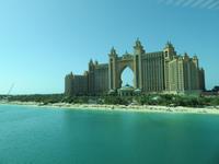 Dubai - Oman -  Dubai - Fahrt mit der Monorail - Blick zum Hotel Atlantis