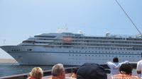 MS Amadea auf Reede vor Paracas, Peru