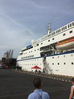 MS Deutschland in Saigon