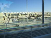 Wohnanlagen mit Anlegesteg für Besucher der Rennstrecke