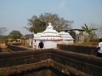 Treppenbrunnen in den Felsen gehauen, buddhistisches Kloster von Udaigiri