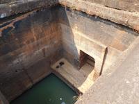 Treppenbrunnen in den Felsen gehauen, buddhistisches Kloster von Udaigiri