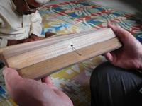 mehrere hundert Jahre alt: Manuskript aus einer Palmblatt-Bibliothek