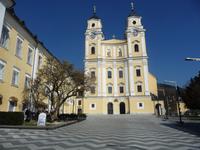 Überragt wird der Ort Mondsee von der Basilika Minor St. Michael.