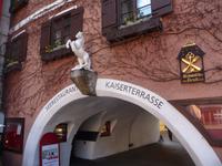 Aber auch draußen ist das weiße Rössl immer noch präsent.