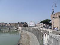 Blick von der Engelsbrücke zum Petersdom