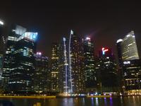 Skyline von Singapur bei Nacht