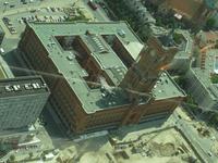Blick vom Fernsehturm aufs Rote Rathaus