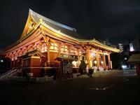 Tokio - Senso-ji-Tempel - Haupthalle bei Nacht
