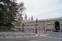 Teil von Palast und Almudena-Kathedrale