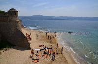155 Ajaccio auf Korsika, Badestrand an der Zitadelle