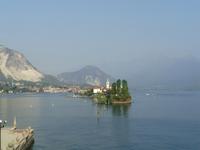 Isola Bella (Blick vom Borromäus-Palast auf die Fischerinsel)