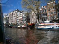 Schöne Häuser und viele Schiffe konnte man in den Grachten sehen