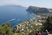 Blick von San Michele auf die Marina Grande von Capri