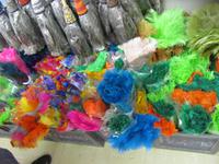 Straußenfedern verarbeitet