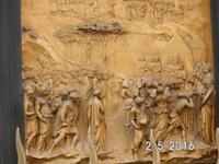  18  Die Türen des Baptisteriums erzählen die biblische Geschichte.