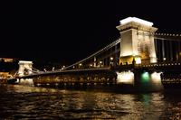 Kettenbrücke bei Nacht