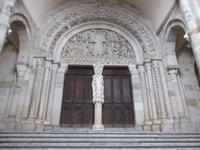 Eingangsportal der Kathedrale von Autun mit berühmtem Tympanon