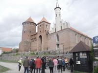 Besichtigung der alten Gemäuer der Burg in Sensburg