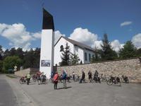 Zwischenstopp an einer Kirche