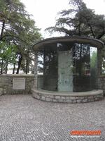 ein Stück der Berliner Mauer in Fatima