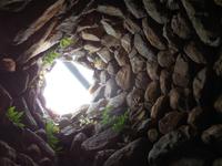 038 Sardinien - Nuraghenöffnung La Prisgiona