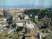 Blick von der Terrasse über das Forum Romanum zum Kolosseum