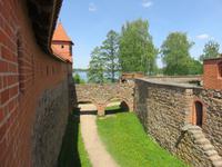Trakai - Burggraben auf Aufgang zur inneren Burg
